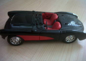 Samochodzik chevrolet courvette  z 1957r Burago skala 1:24