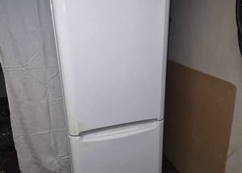 Sprzedam lodówkę Indesit