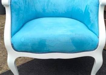 Fotel niebieski drewniany stelaż ludwikowski styl