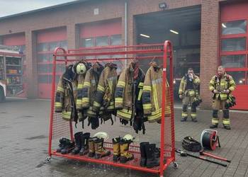 Wieszaki mobilne wielostanowiskowe dla strażaków