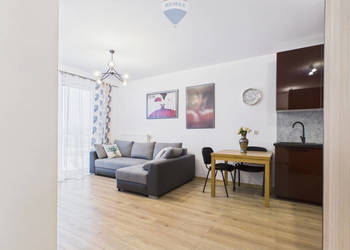 Ładne 2 pokojowe z windą ,Kowale