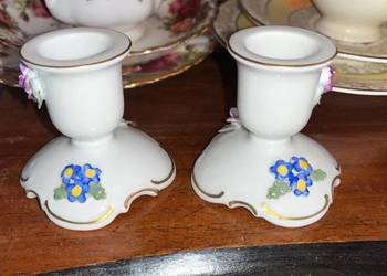 Porcelanowe 2 świeczniki. Syg. PM Import. FRIEDRICH EGE & Co. 1901- 1976