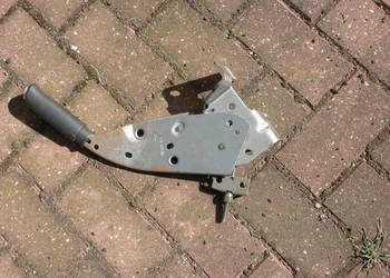 Dźwignia hamulca ręcznego Renault Laguna 2,002238