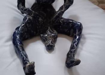 W POZNANIU KUP PODNISZCZONĄ 20 CM RZEZBE GIPS CERAMIKA KOBIETA RODZI DZIECK