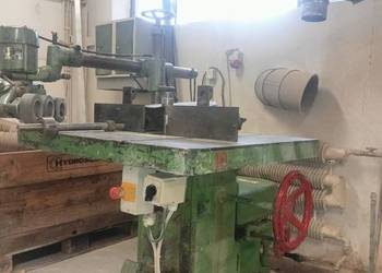 Frezarka dolnowrzecionowa z posuwem