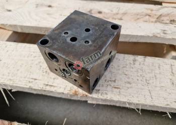 Blok hydrauliczny John Deere 5085M