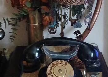 Stary telefon na tarcze z lat 40 tych