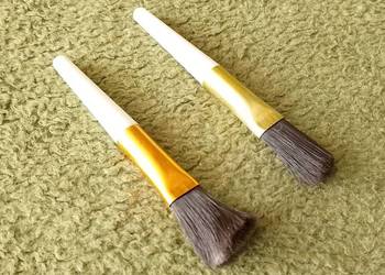 Dwa pędzelki kosmetyczno/optyczne, naturalne włosie, vintage PRL.