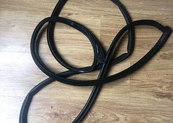 KIA SPORTAGE II 2 USZCZELKA DRZWI TYLNYCH PRAWYCH