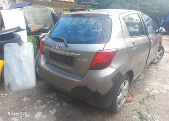 Części toyota yaris 3 2014 maska zderzak lampy błotnik drzwi lusterko Szyba