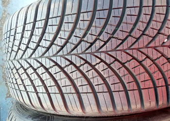 Opona Goodyear 215x40x18 zima  2020r 6.5 mm
