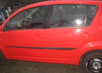 daihatsu sirion 05-10r drzwi przód lewe tył lewe kod lakieru r40