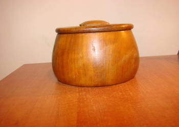 małe teakowe pudełko