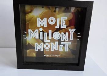Czarna skarbonka z napisem Moje miliony monet