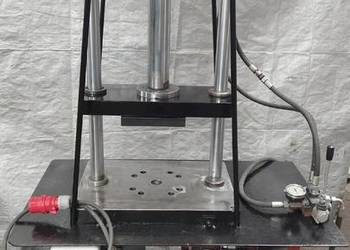 PRASA HYDRAULICZNA 2 kolumnowa skok 700 mm