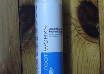 Spray do stóp z technologią neutralizacji zapachów Avon
