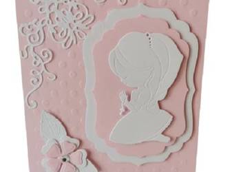 Zawiadomienia Komunia Dziewczynka Klęcząca Narożnik Koronka C6 Róż – Biel