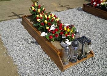 Pomnik tymczasowy Cmentarz Grabiszynek, skrzynia drewniana, obudówka