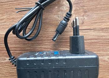 7 szt nowych zasilaczy AC 220V / DC 12V 3A