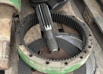 John Deere 8330 8370 Zwolnica Tylna Obudowa Wał R156486 R174225 R156486 R3… John Deere 8330 8370 Zwolnica Tylna Obudowa Wał R156486 R174225 R156486 R3…