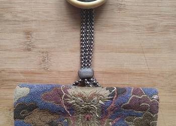 Jedwabna saszeta sakiewka z XIX wieku