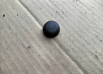 GOLF 2 JETTA 2  OSŁONA ZAŚLEPKA ŚRUBY PASA BEZPIECZEŃSTWA DOLNA