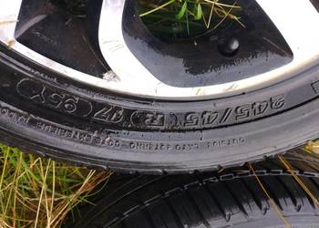 Na sprzedaż felga aluminiowa wraz z oponą widoczna na zdjęciu.
​Dane techni