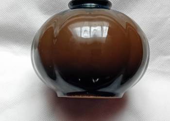 Wazonik produkcji Zakładu Fajansu Koło z lat 50-ych XX w. model nr 23.