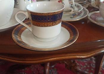 Filiżanka na spodku. Sygnowana. Piękny brabancki pas złota