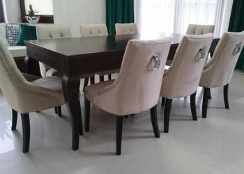 Pikowane tapicerowane eleganckie krzesło z pinezkami kołatką