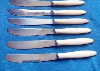 Komplet 6 noży stołowych ze stali nierdzewnej, z ebonitowymi obsadkami.CCCP