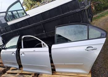 Skoda Rapid Liftback błotniki drzwi klapa bagażnika kod LA7W -9156