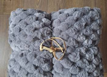 Koc bardzo mięciutki i przyjemny.