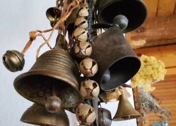 Duża kolekcja dzwonków mosiężnych