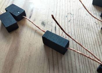 Szczotka węglowa 6 x 9 mm przewód z czoła lekko na bok