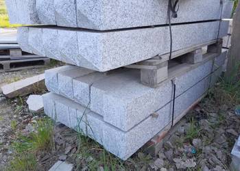 Słupy granitowe