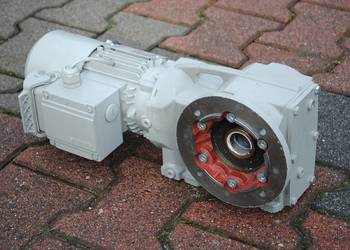 Motoreduktor kątowy 0.18kw. 8,6obr. z hamulcem. Siemens