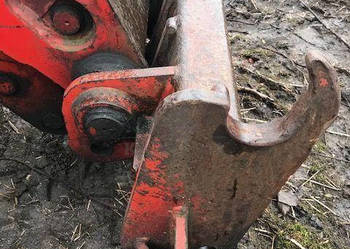 Manitou 626 Siłownik Wychyłu Łyźki