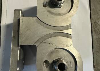 PODSTAWA FILTRA OLEJU 4-CYL 64900300 83005509 C-385