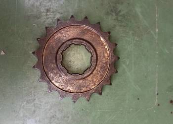 Junak m07 m10 zębatka zdawcza napędowa 19 zebów oryginalna nowa.