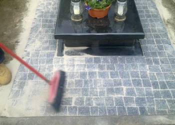 Wykonanie utwardzenia wokół grobu z kostki brukowej, Cmentarz Osobowicka