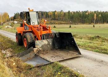 Łyżka samoładująca do ścinania poboczy do ładowarek o masie od 15 ton