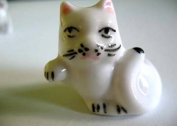 Kot - malutki kotek - Figurka - porcelana - 3,5 x 4 x 3 cm