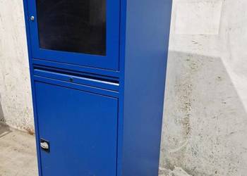 Szafka na komputer do hali produkcyjnej