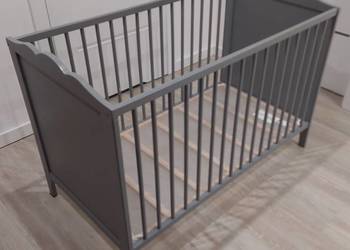 Łóżeczko dziecięce z materacem