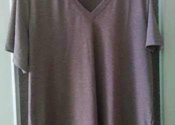 Damska koszulka T-shirt z krótkim rękawem i dekoltem w serek