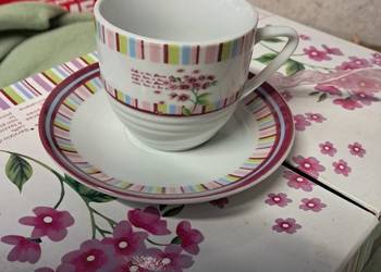 5 filiżanek i 6 talerzyków z porcelany do zabawy stan bdb