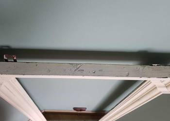 Stara biała drewniana rama na lustro/ obraz