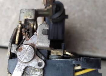 RENAULT 25 zamek drzwi  prawy tył