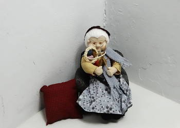 Stara Kolekcjonerska Lalka Babcia Na Fotelu Vintage Retro Z Robótką Orygina